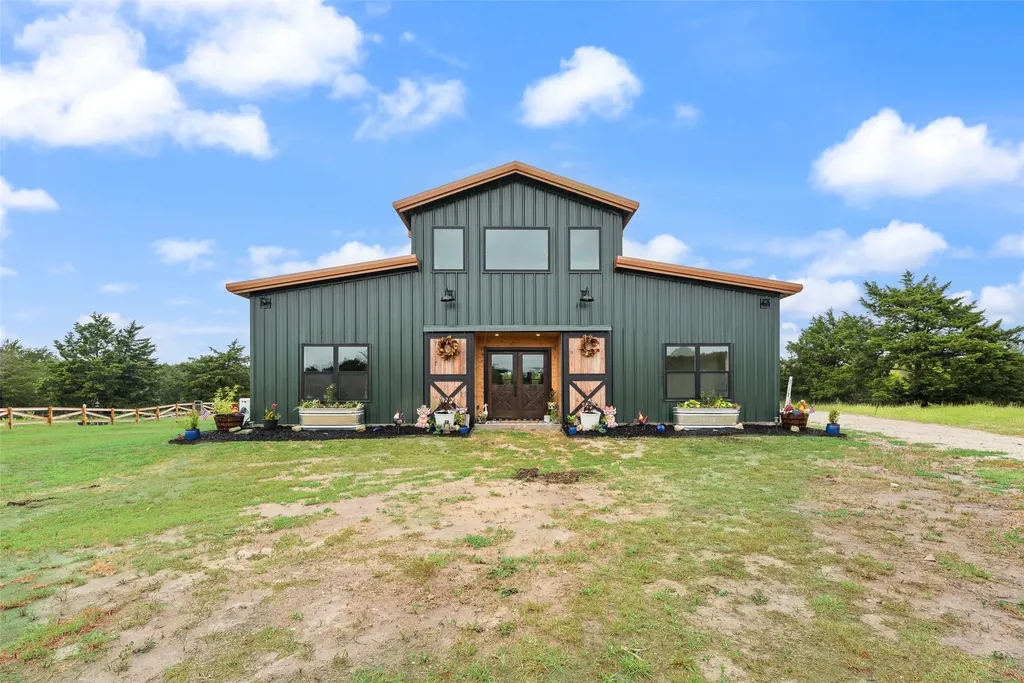 9924 NW County Road 2221 Barry TX 75102