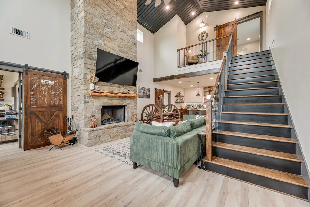 9924 NW County Road 2221 Barry TX 75102
