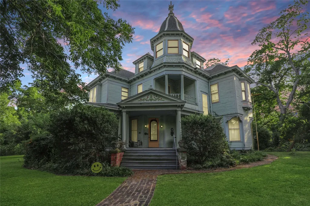 903 Parker Street Mckinney TX 75069