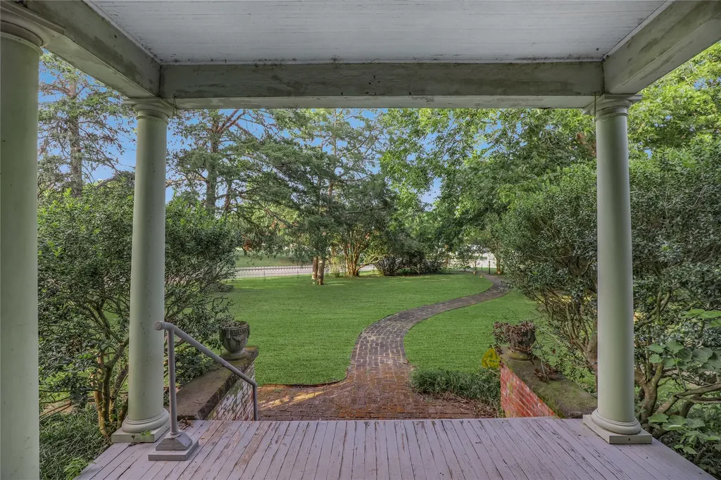 903 Parker Street Mckinney TX 75069
