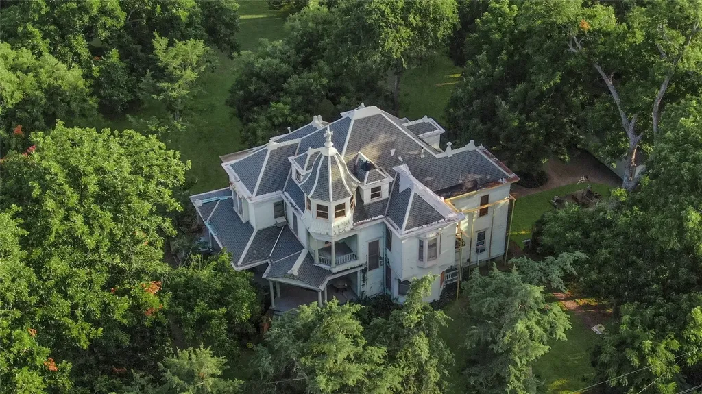 903 Parker Street Mckinney TX 75069