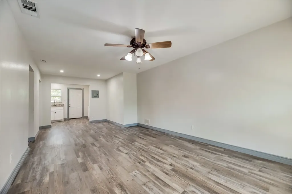 2210 Manor Street Grand Prairie TX 75050