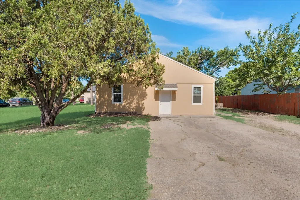 2210 Manor Street Grand Prairie TX 75050