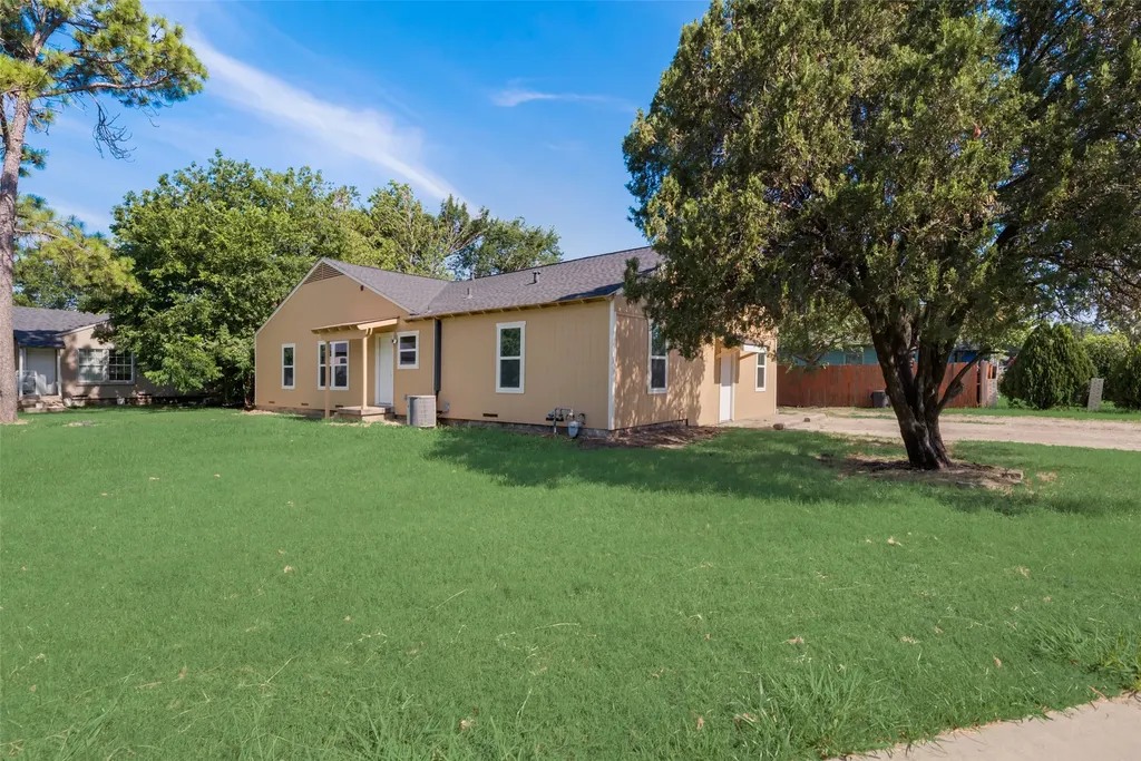 2210 Manor Street Grand Prairie TX 75050