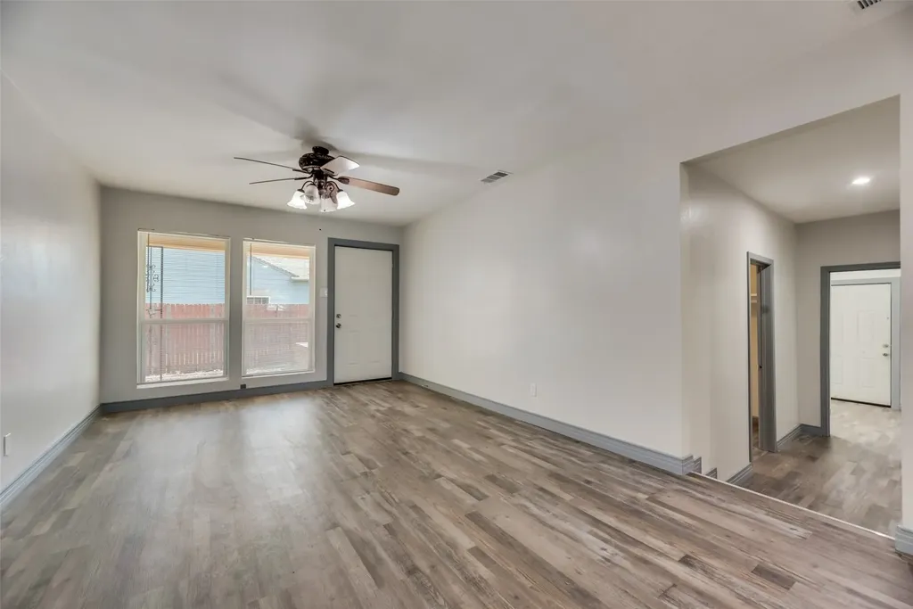 2210 Manor Street Grand Prairie TX 75050