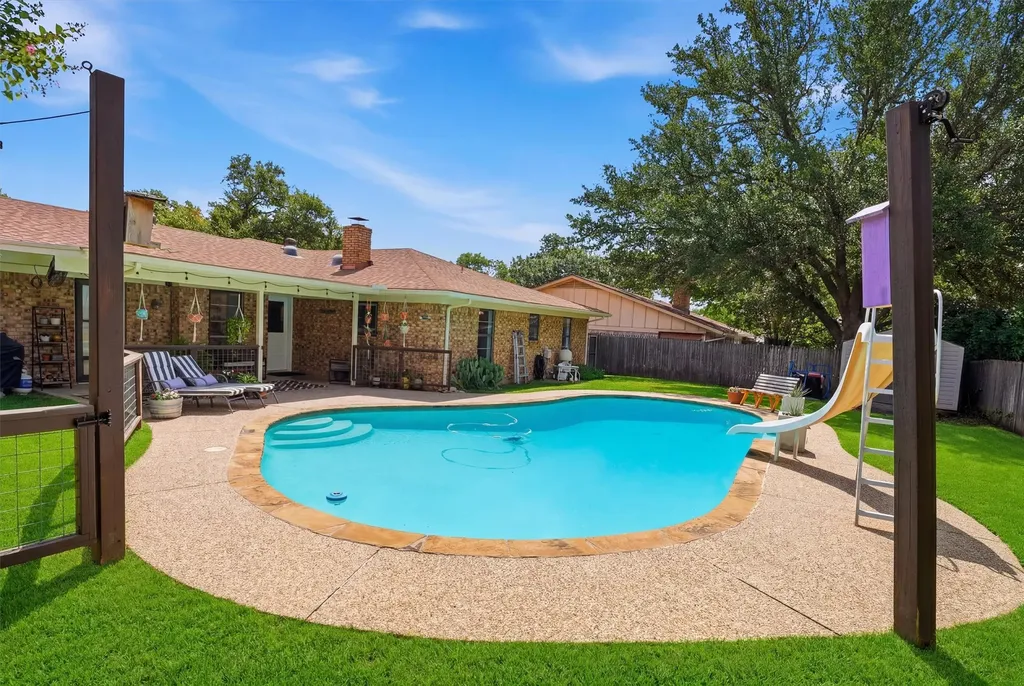 4025 Aragon Drive Fort Worth TX 76133
