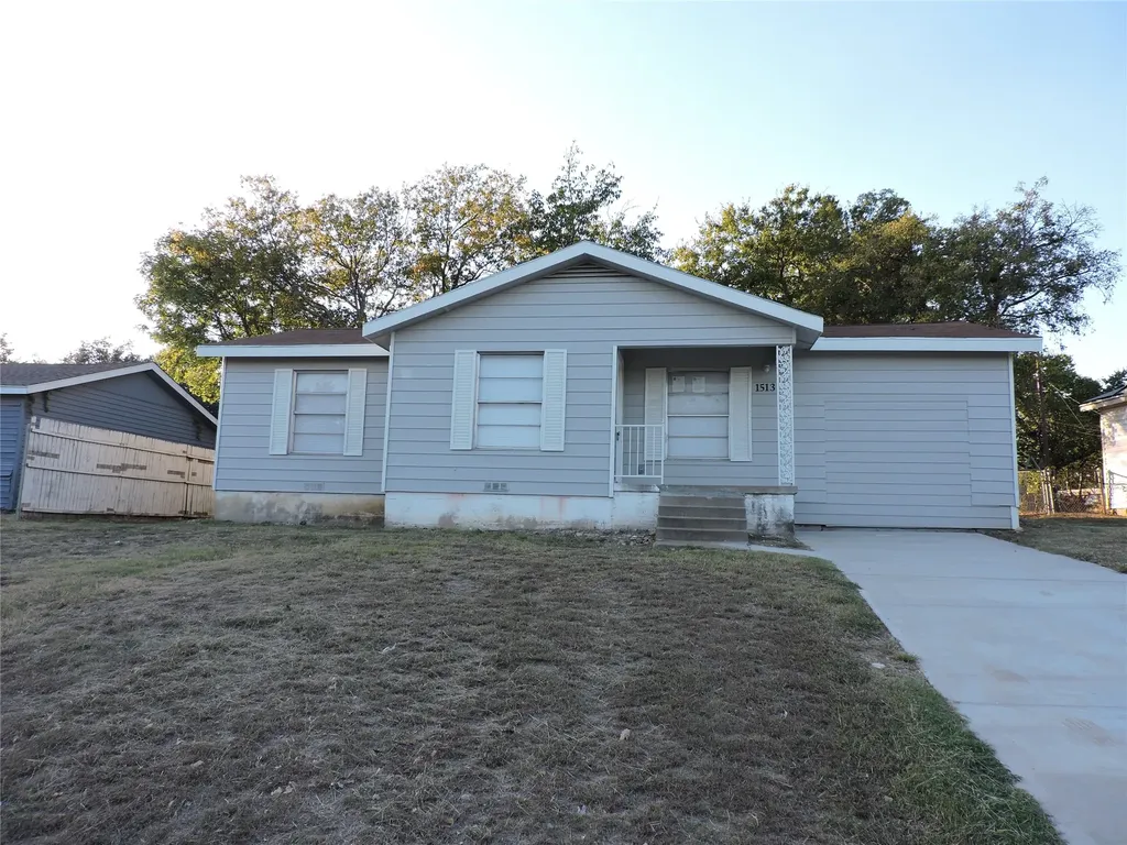 1513 Skyline Drive River Oaks TX 76114