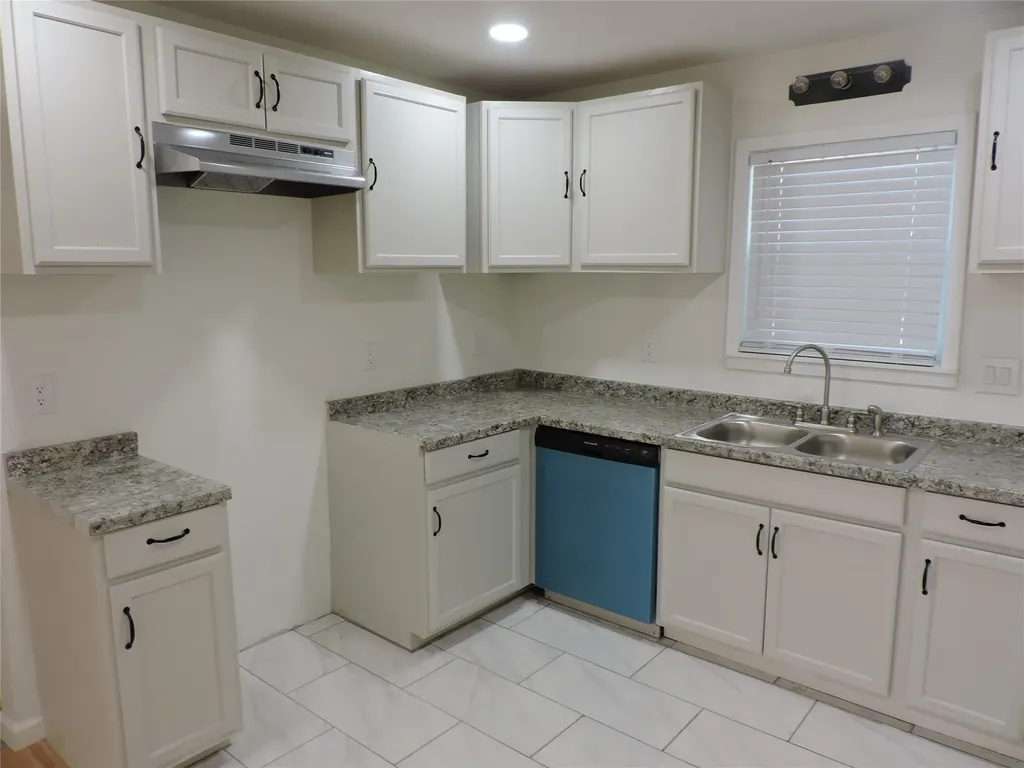1513 Skyline Drive River Oaks TX 76114