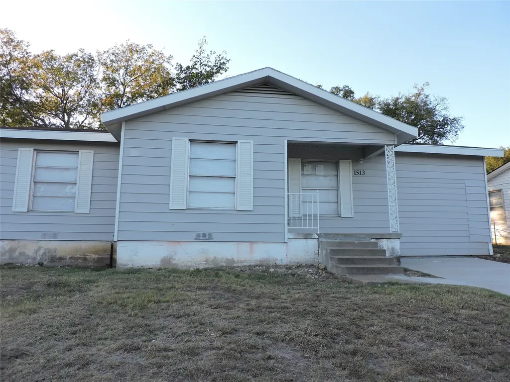 1513 Skyline Drive River Oaks TX 76114