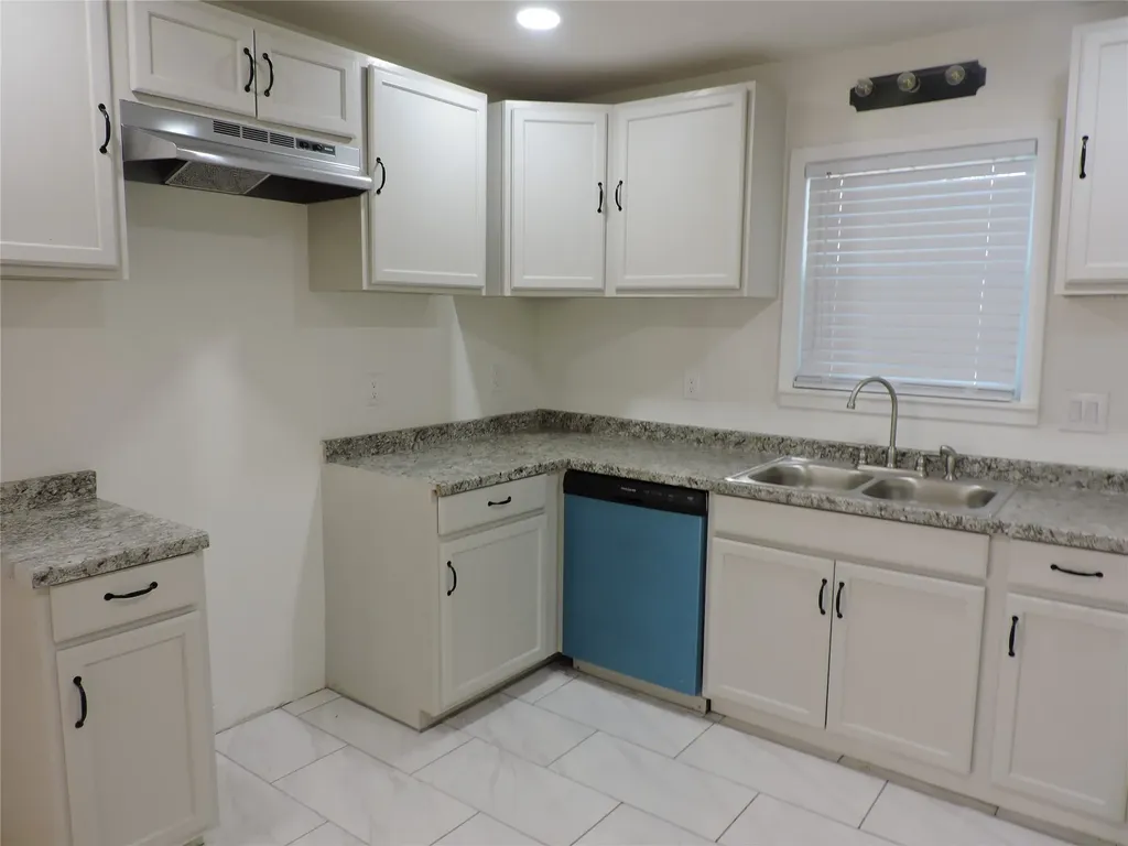 1513 Skyline Drive River Oaks TX 76114