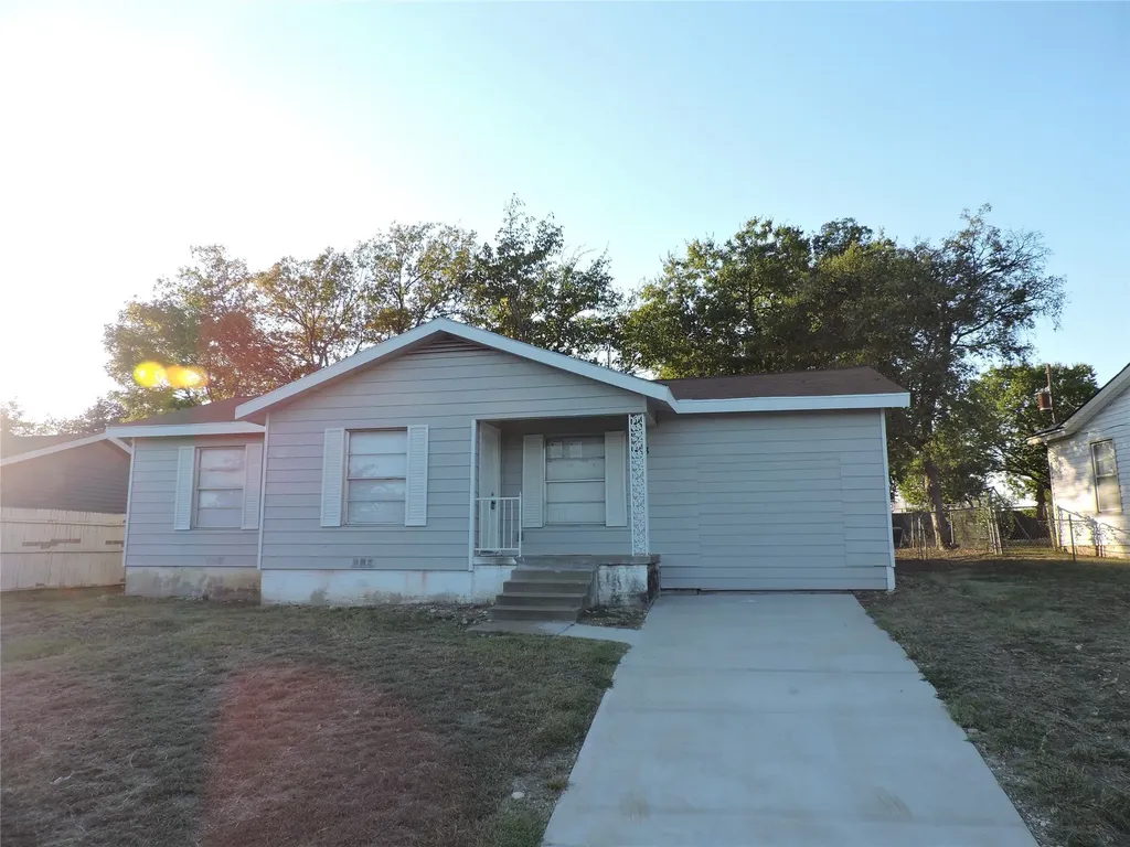 1513 Skyline Drive River Oaks TX 76114