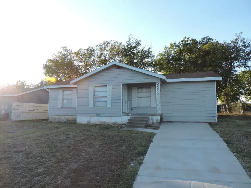 1513 Skyline Drive River Oaks TX 76114