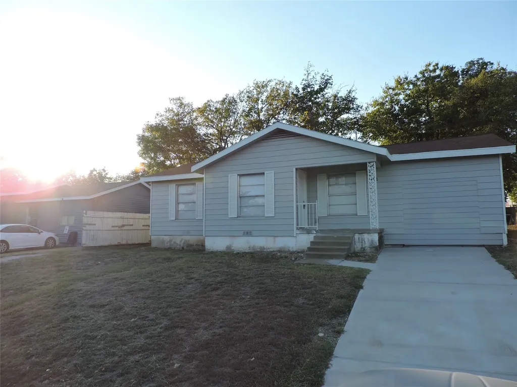 1513 Skyline Drive River Oaks TX 76114