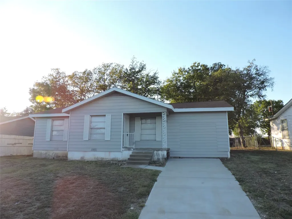 1513 Skyline Drive River Oaks TX 76114