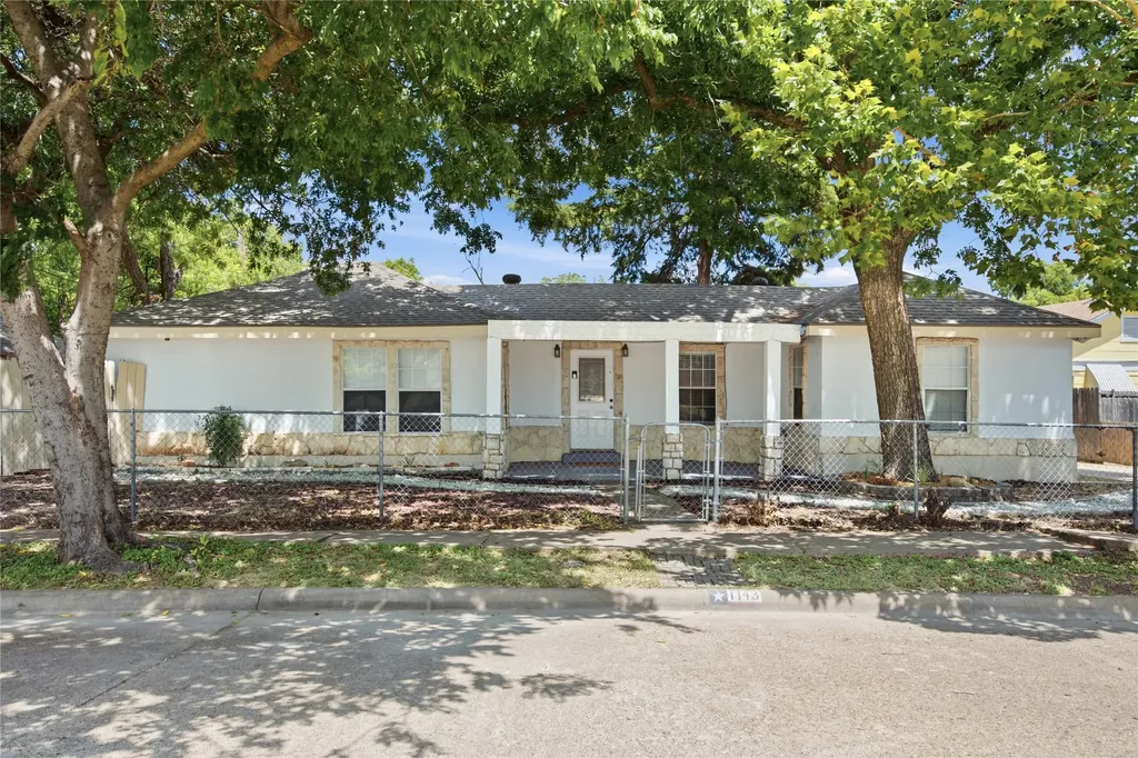 1143 Newport Avenue Dallas TX 75224