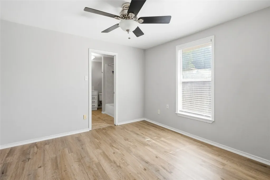 1143 Newport Avenue Dallas TX 75224