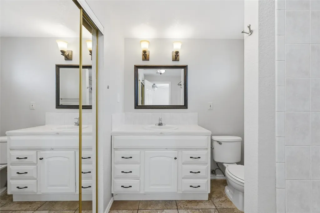 1143 Newport Avenue Dallas TX 75224