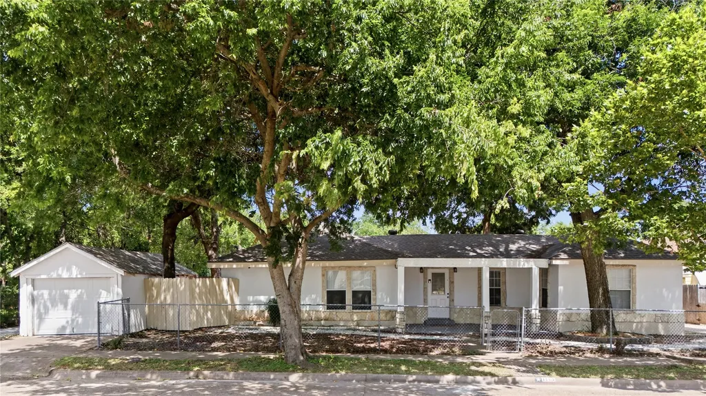 1143 Newport Avenue Dallas TX 75224