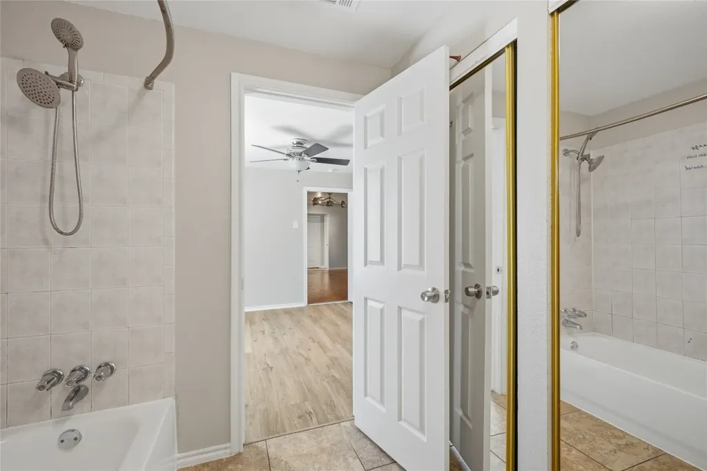 1143 Newport Avenue Dallas TX 75224