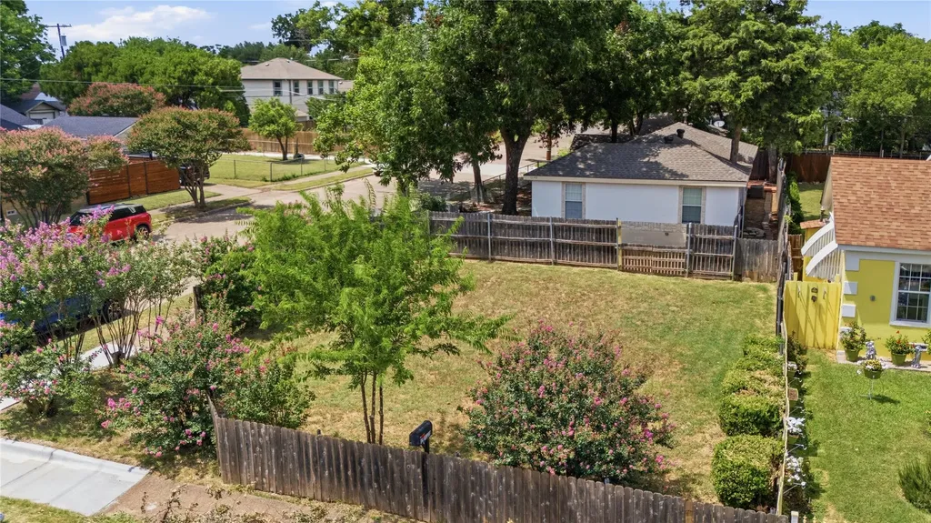 1143 Newport Avenue Dallas TX 75224