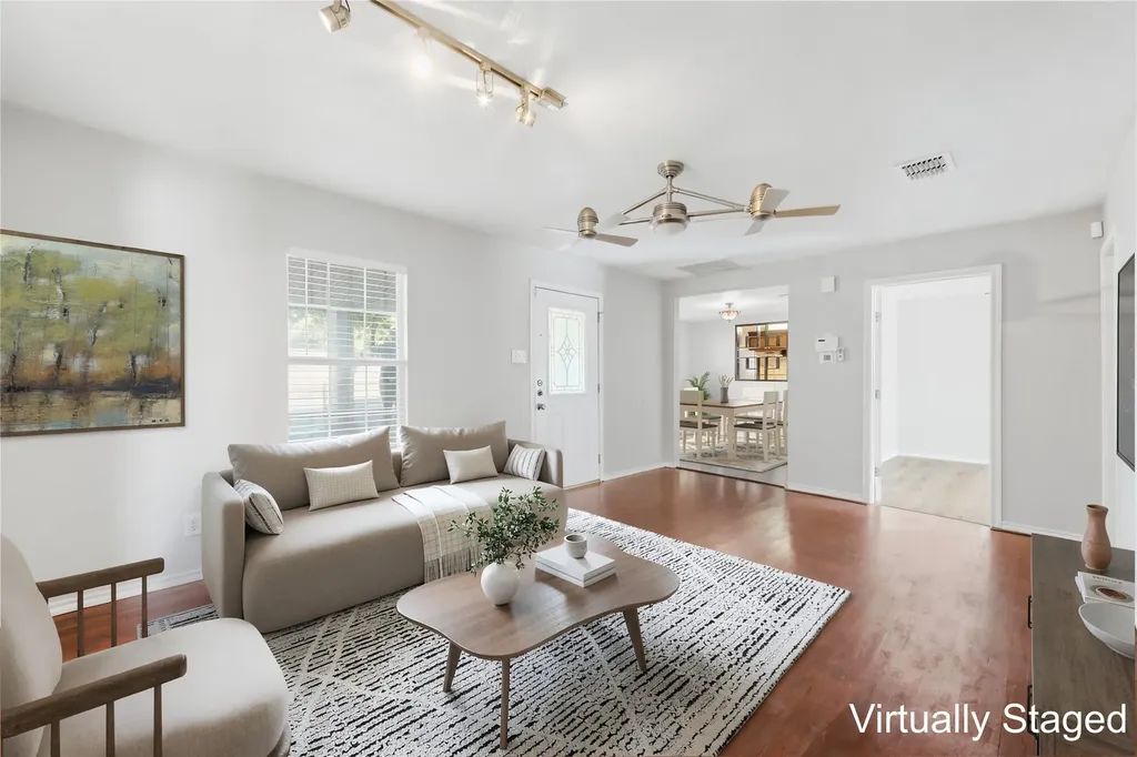 1143 Newport Avenue Dallas TX 75224