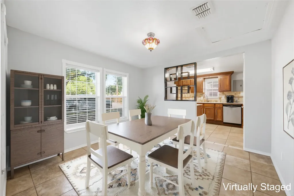 1143 Newport Avenue Dallas TX 75224