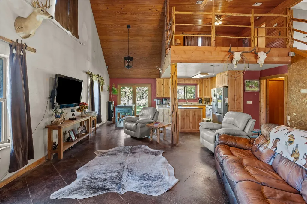262 N Cheyenne Trail Springtown TX 76082