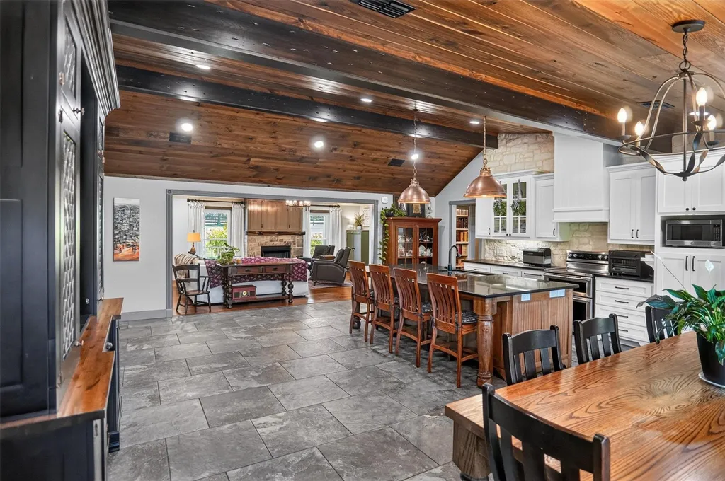 7837 Farm Road 2648 Paris TX 75462