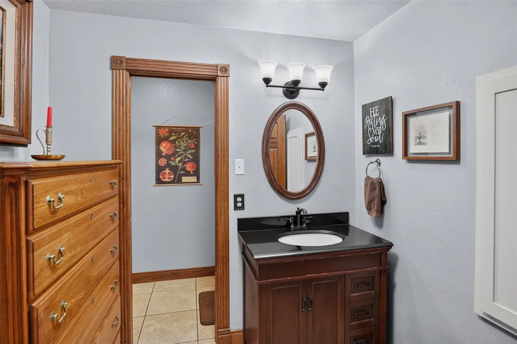 7837 Farm Road 2648 Paris TX 75462