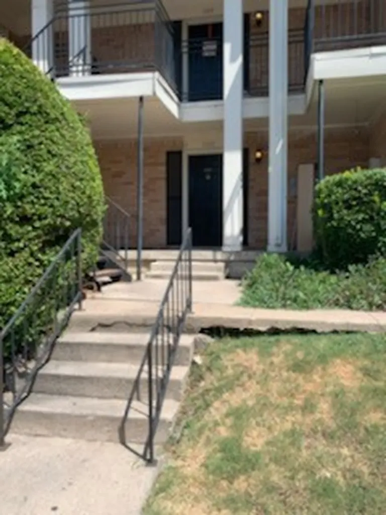 5055 Ridglea Lane Fort Worth TX 76116