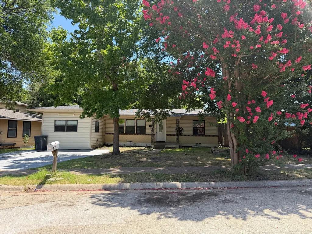 2005 Huntington Drive Arlington TX 76010