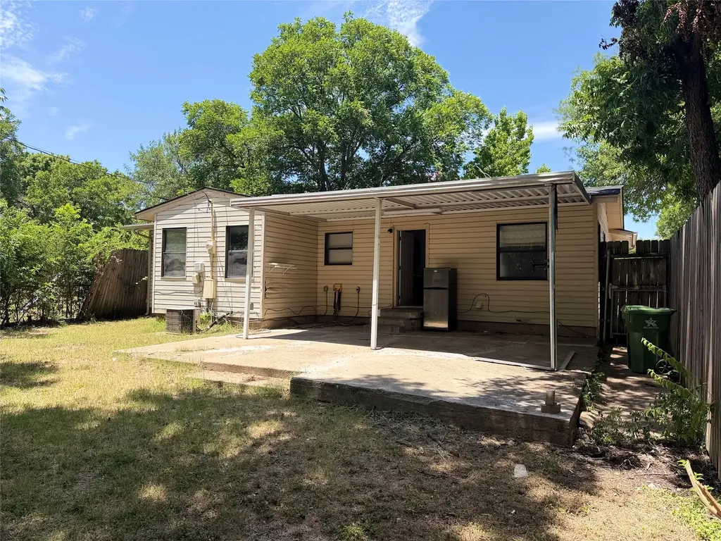 2005 Huntington Drive Arlington TX 76010