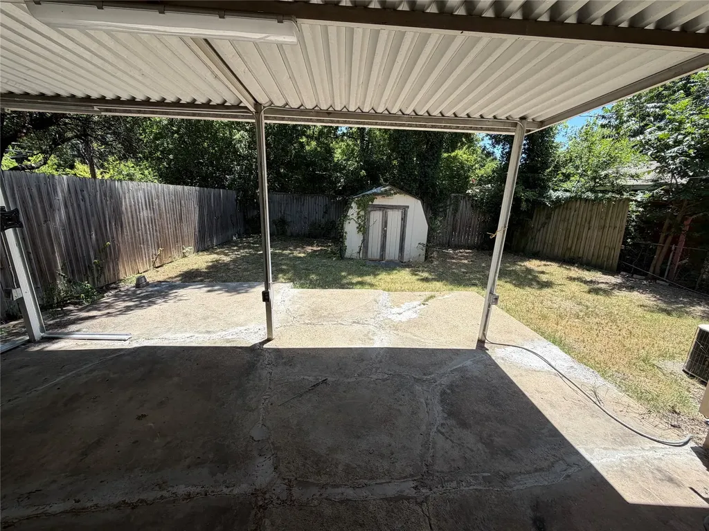 2005 Huntington Drive Arlington TX 76010