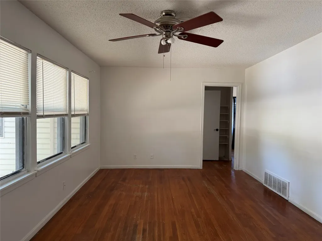 2005 Huntington Drive Arlington TX 76010