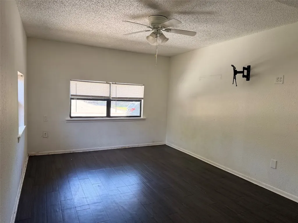 2005 Huntington Drive Arlington TX 76010