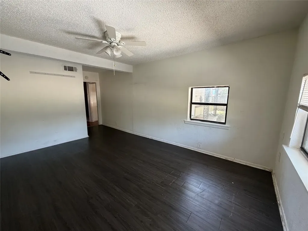 2005 Huntington Drive Arlington TX 76010
