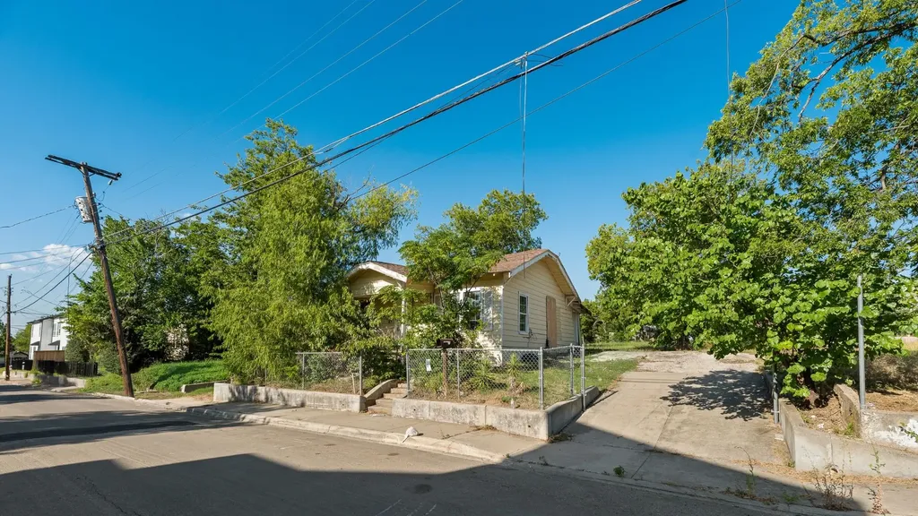 410 N Patton Avenue Dallas TX 75203