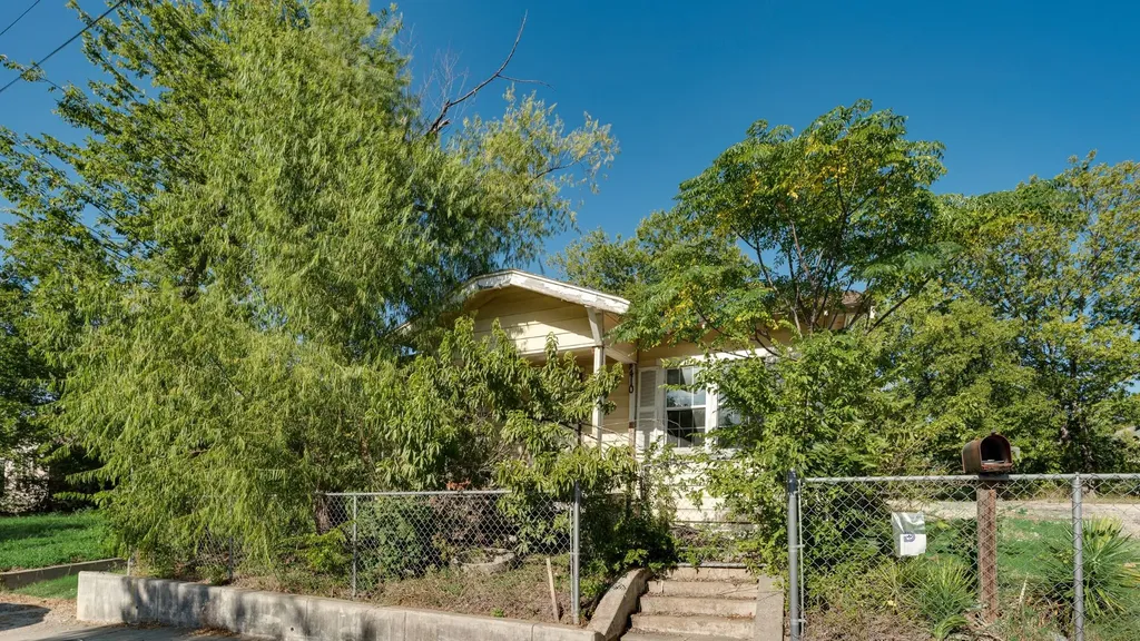 410 N Patton Avenue Dallas TX 75203