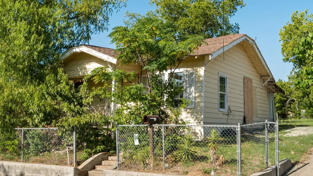 410 N Patton Avenue Dallas TX 75203