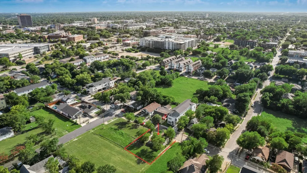 410 N Patton Avenue Dallas TX 75203