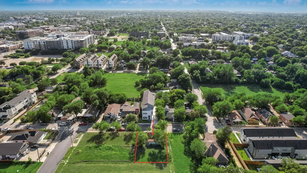 410 N Patton Avenue Dallas TX 75203