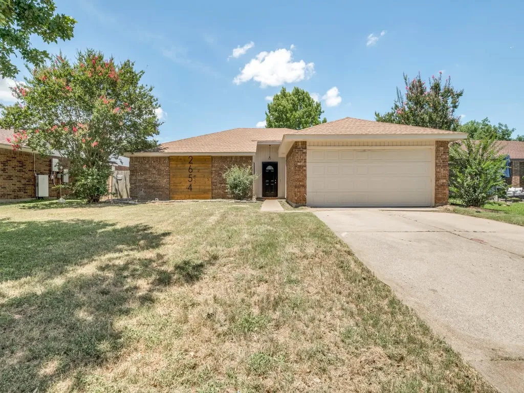 2654 Carrington Lane Grand Prairie TX 75052