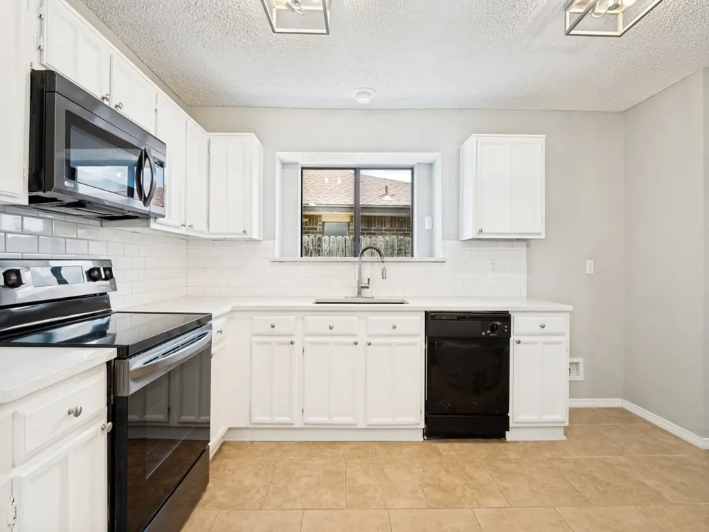 2654 Carrington Lane Grand Prairie TX 75052