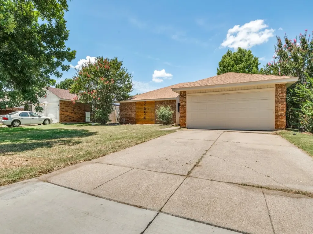 2654 Carrington Lane Grand Prairie TX 75052