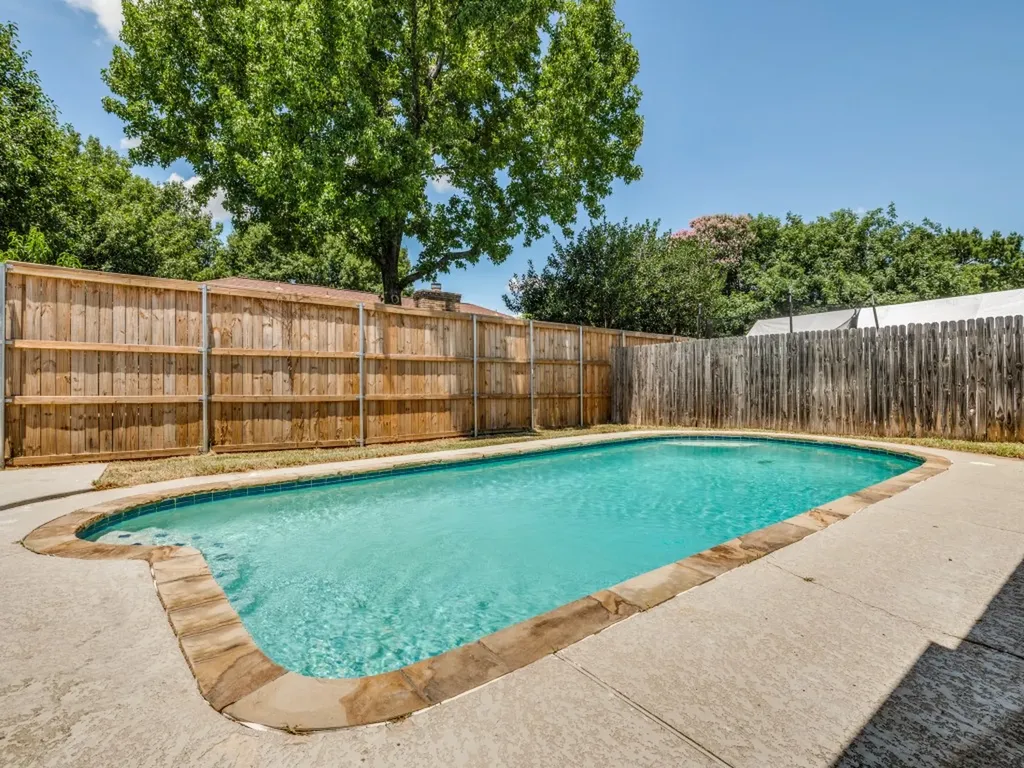 2654 Carrington Lane Grand Prairie TX 75052