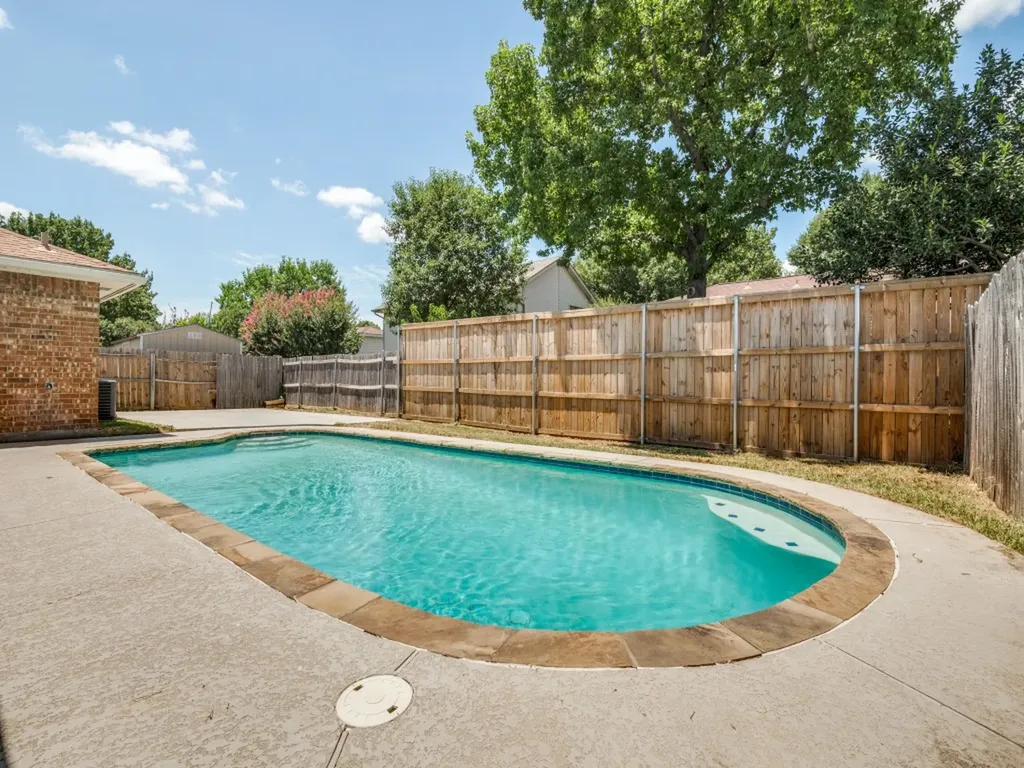 2654 Carrington Lane Grand Prairie TX 75052