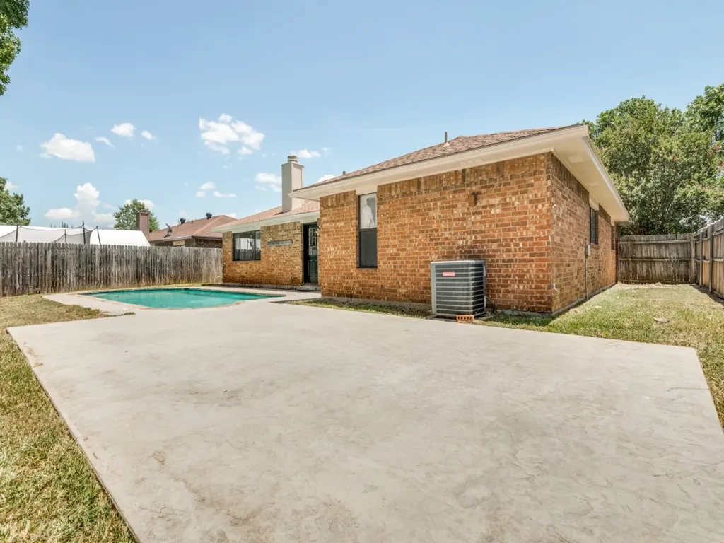 2654 Carrington Lane Grand Prairie TX 75052