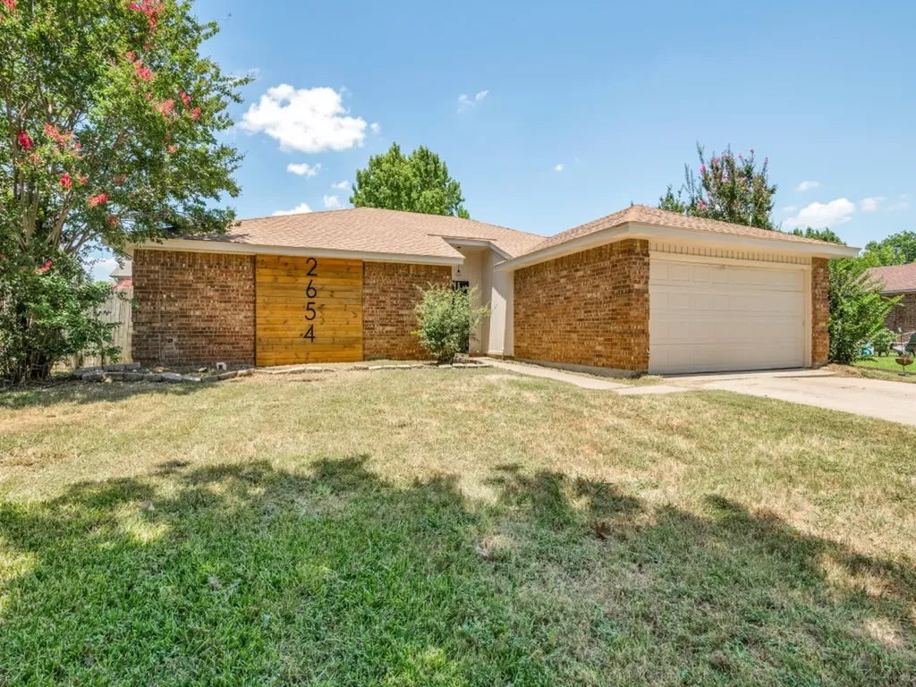 2654 Carrington Lane Grand Prairie TX 75052