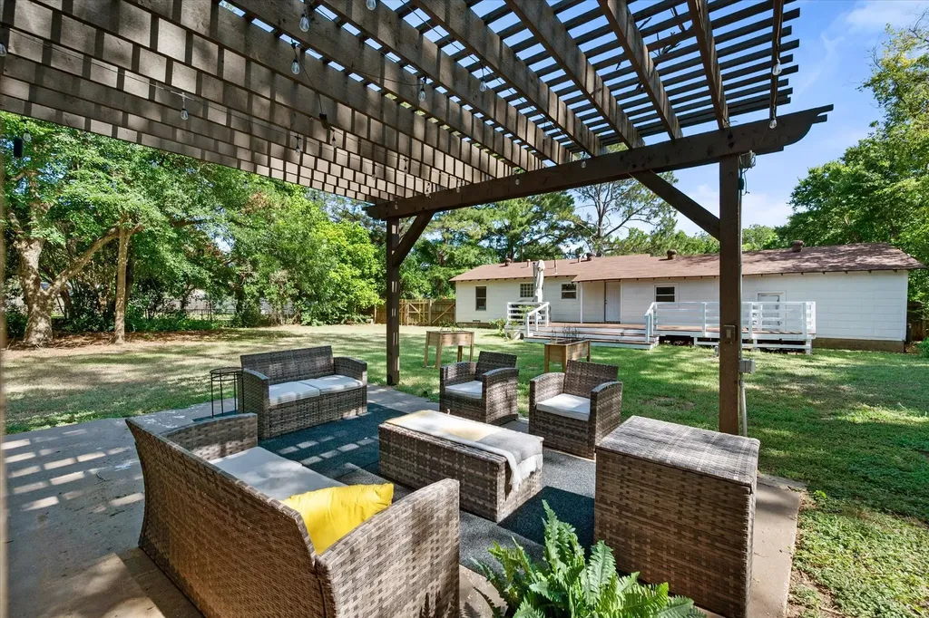 2107 Pecandale Drive Arlington TX 76013