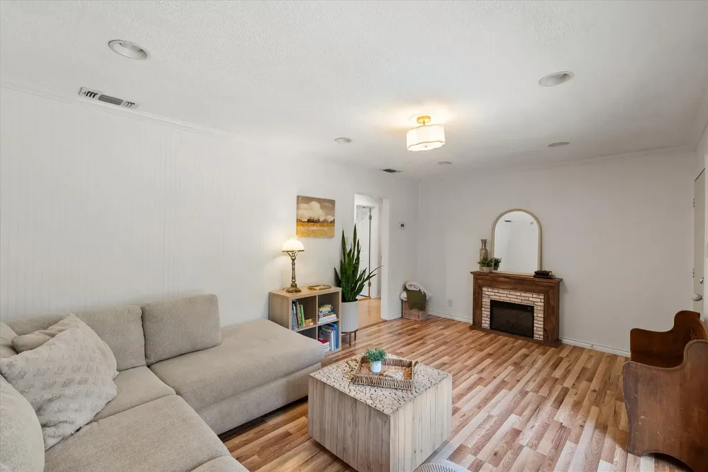 2107 Pecandale Drive Arlington TX 76013